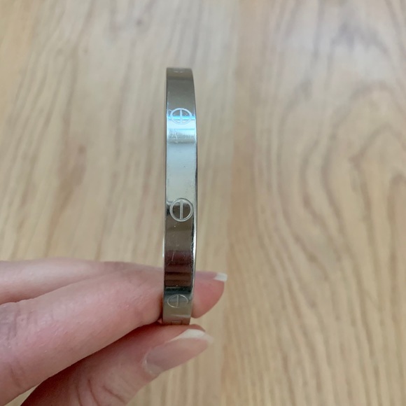 Bracelets - Picture 3 of 5